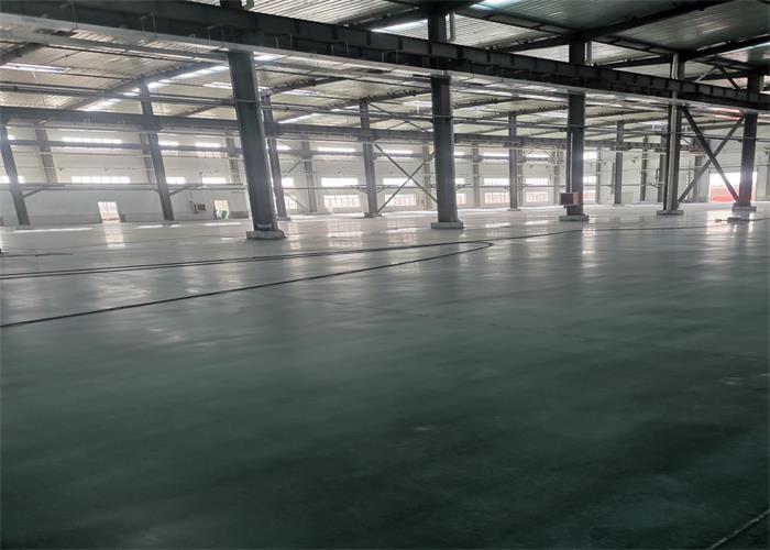 新樂某工廠金剛砂地坪施工中！